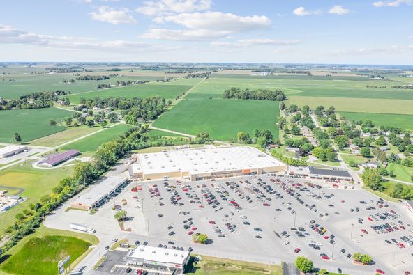 Valley View Plaza: 3228 S Western Ave, Marion, IN 46953